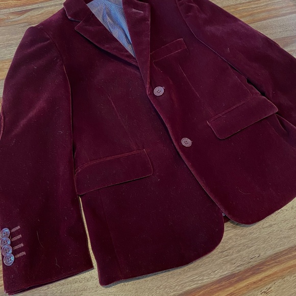 Boy's Burgundy Red Velvet Blazer by Isaac Mizrahi Size 6 - Picture 2 of 5